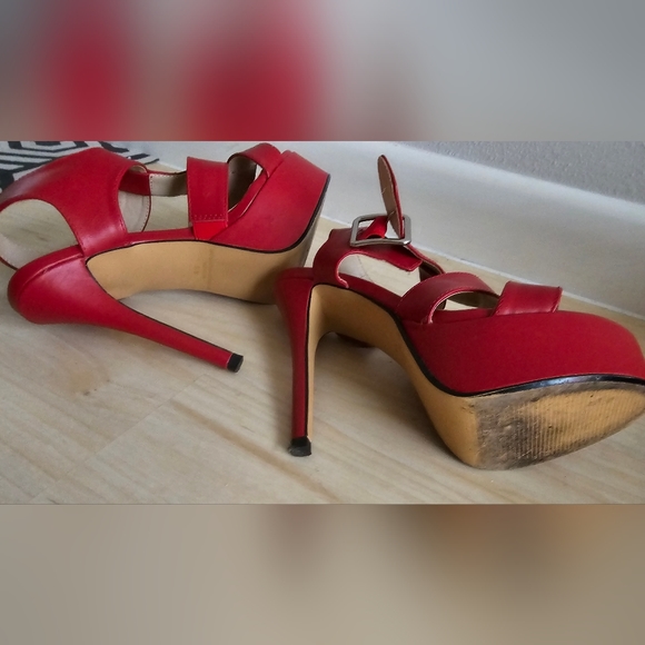 Red heels. Petite size 3M - Picture 4 of 4